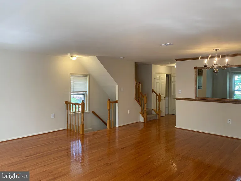 5623 Gresham Ln — Photo 13