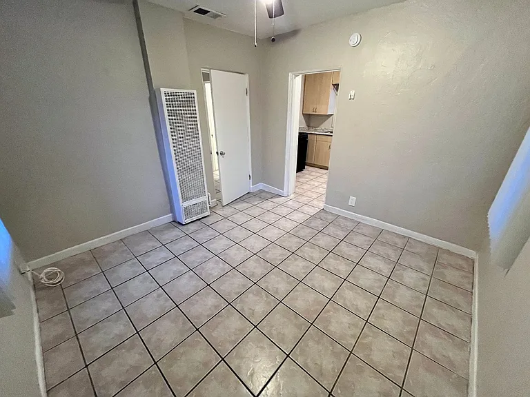2620 N Stone Ave — Photo 6