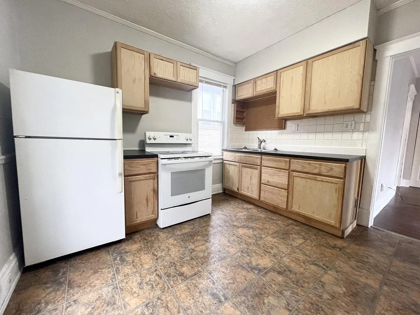 2 bed, 1.0 bath, $1,245 — Photo 2