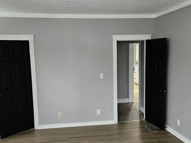 661 N Main St — Photo 2