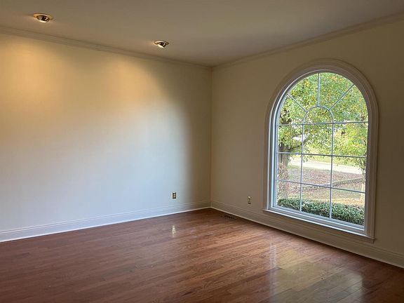 4th image of 17 Kensington Ln