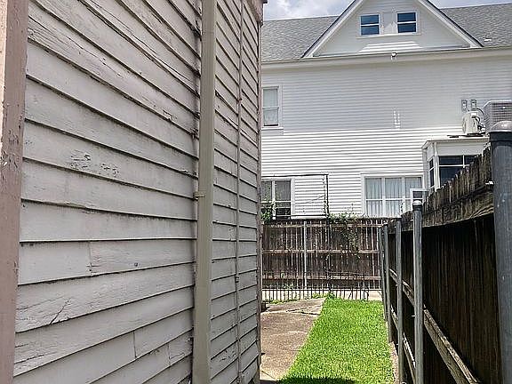 4th image of 6029 Freret St