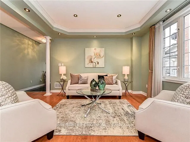 43 Larkmead Cres — Photo 3