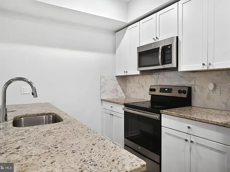 4217 Chestnut St #304 — Photo 9