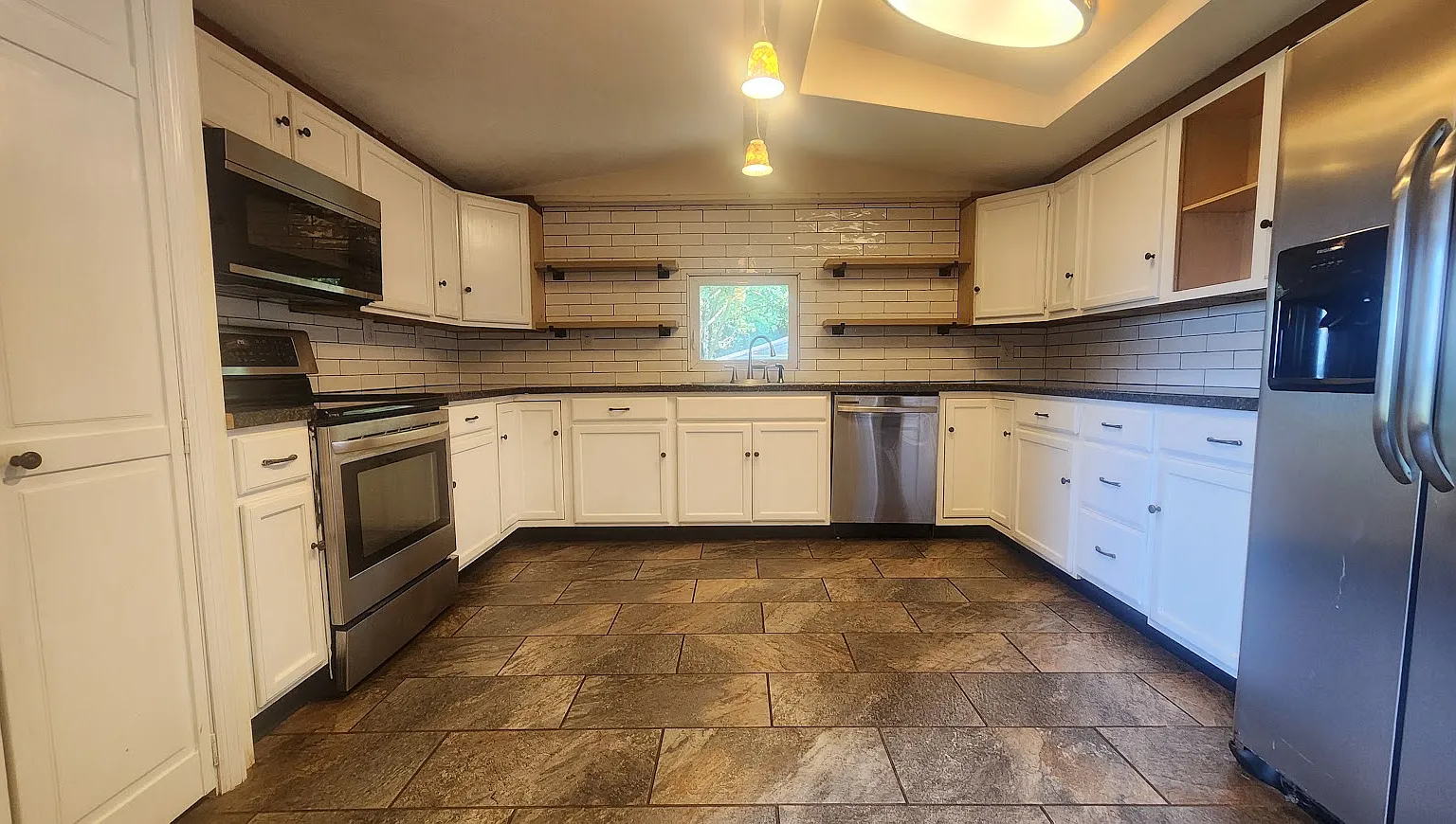 3 bed, 1248 sqft, $1,950 — Photo 3