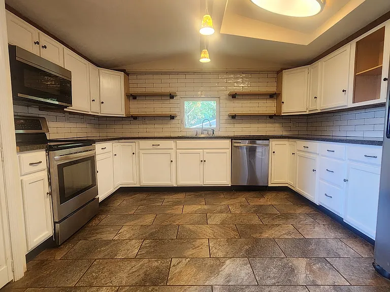 1015 Mount Olive Rd — Photo 3