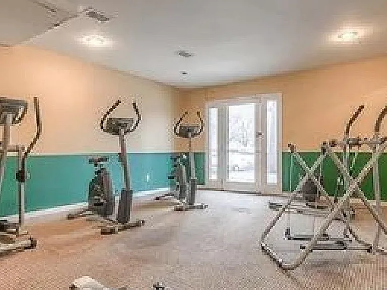 6202 Robinson St #1 — Photo 16