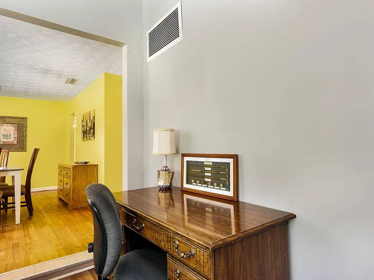2843 Shady Oak Ln — Photo 3