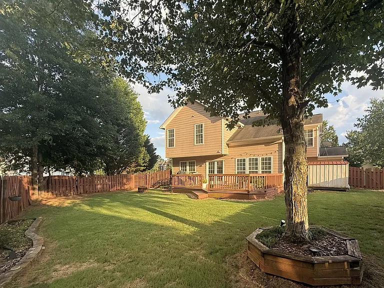 2470 Lunetta Ln — Photo 3