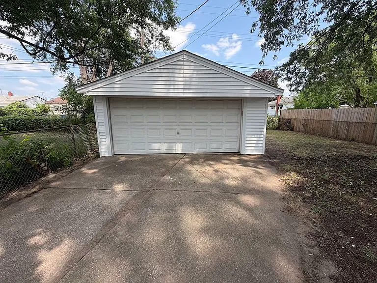 1961 Goulson Ave — Photo 22