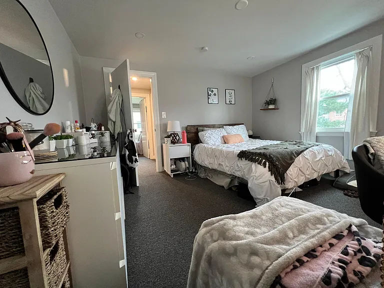15 Surrey St #2 — Photo 5