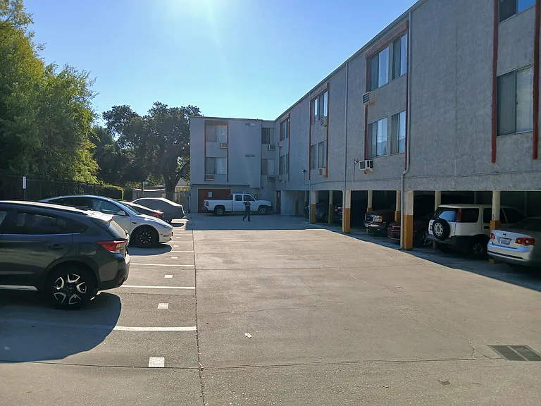 Wright Avenue Apartments — Photo 7