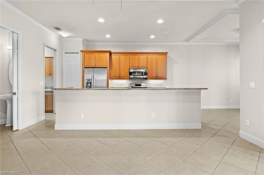 3 bed, 2.5 bath, 2255 sqft, $4,250 — Photo 3