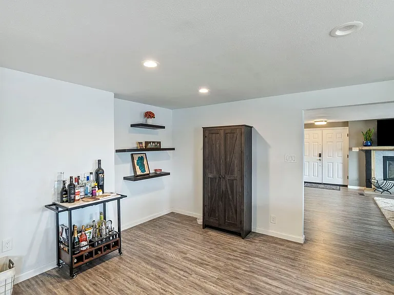 701 Bowman Dr — Photo 8