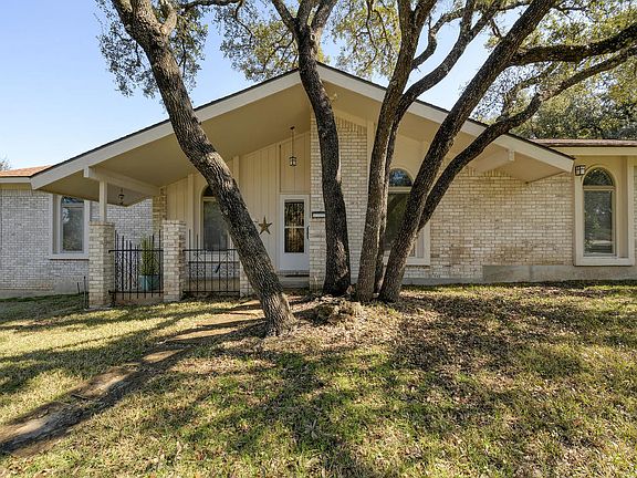 Home sits on huge corner lot