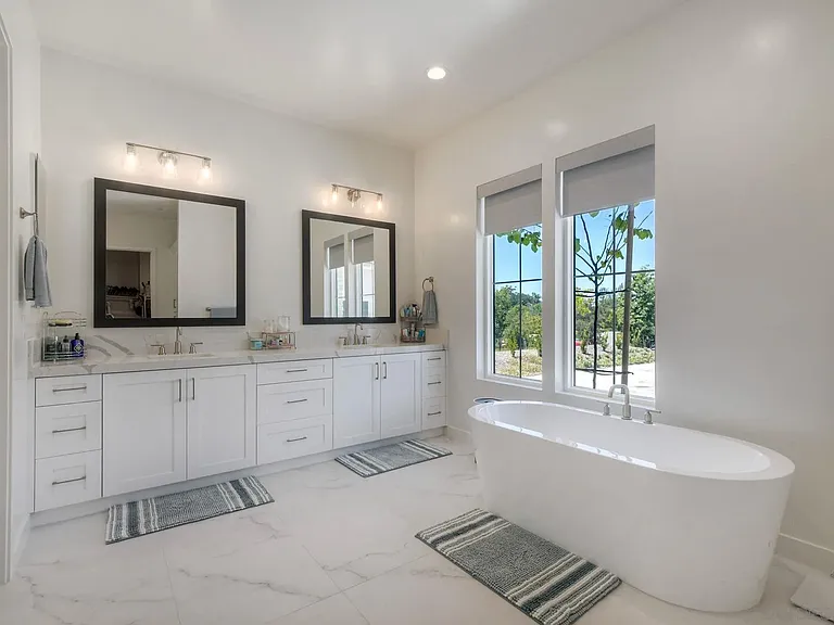 Primary Bath/Spa