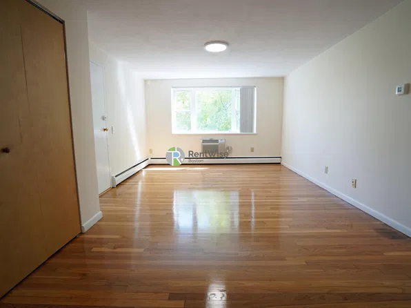 118 Babcock St #2, Brookline, MA 02446