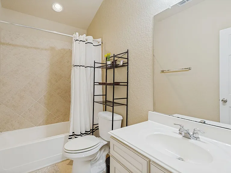 10539 Alcantara — Photo 17