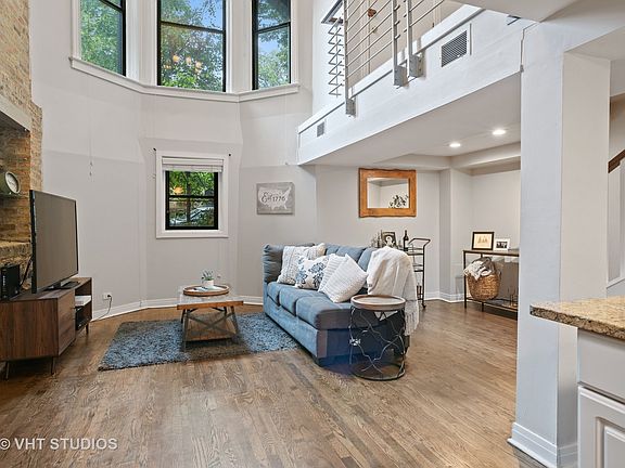 2nd image of 2111 N Kenmore Ave APT 1