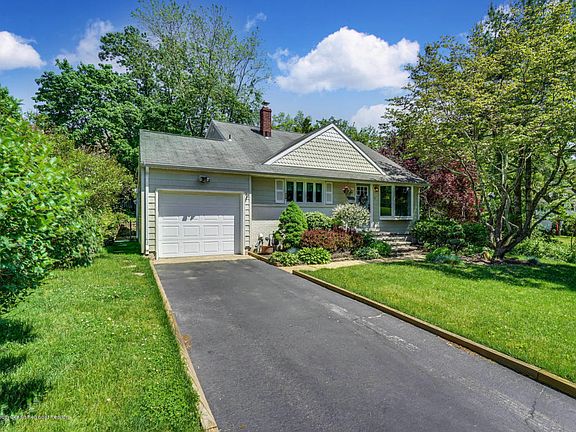 4th image of 10 East Dr