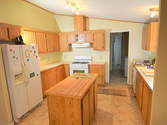4th image of 20570 Woodbury Dr