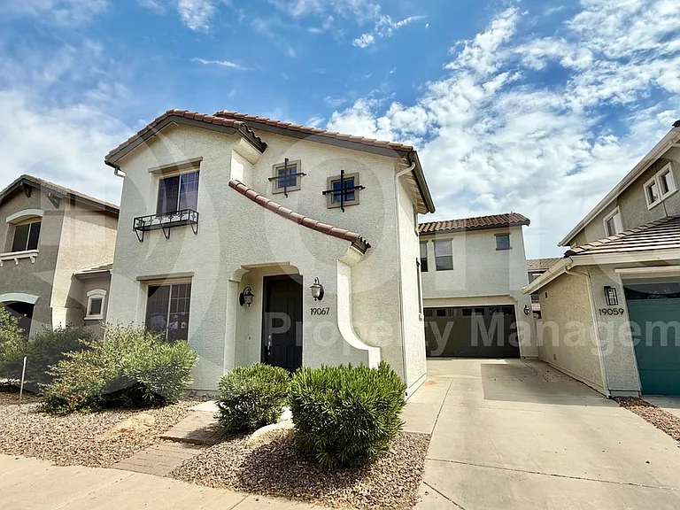 19067 E Pelican Dr — Photo 1