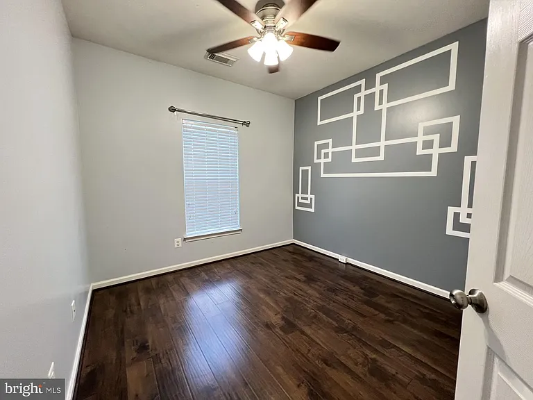 2153 Potomac Club Pkwy — Photo 12