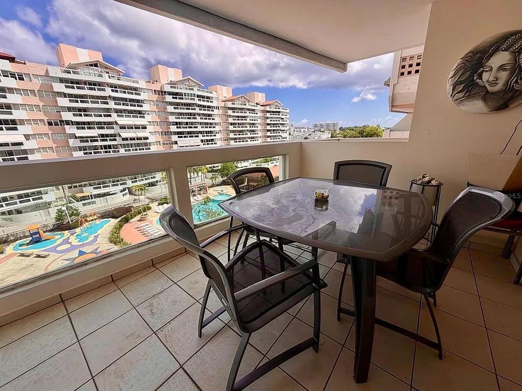 2 bed, 2.5 bath, 1749 sqft, $3,200 — Photo 4
