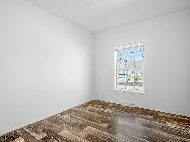 204 E 11th St #1 — Photo 33