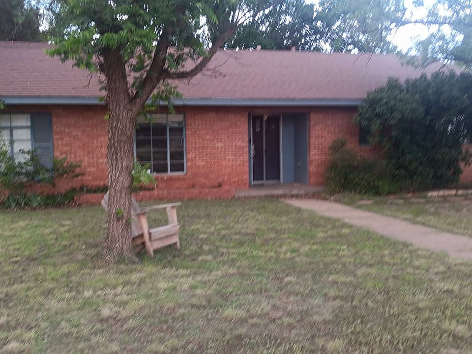 Front of house. Location: 27th St near Memphis Ave.