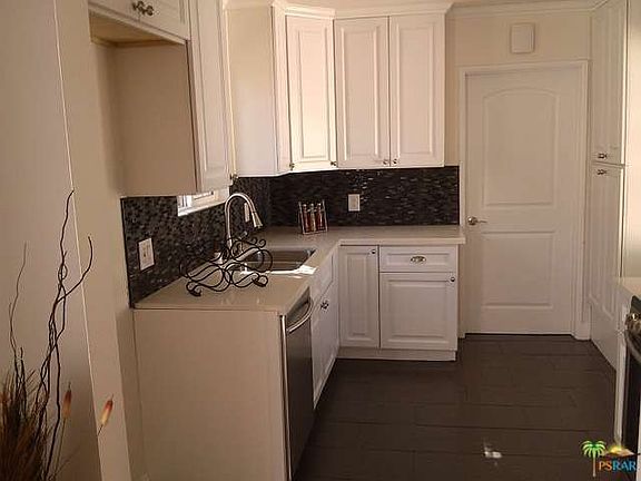 3rd image of 6445 Hayvenhurst Ave
