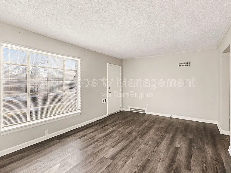 6230 Agnes Ave — Photo 2