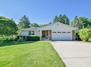 21705 Clearfield Rd, Brookfield, WI 53045