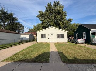 26039 Clancy St, Roseville, MI 48066