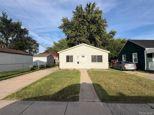 26039 Clancy St, Roseville, MI 48066