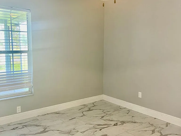 3302 Santa Monica Dr — Photo 16