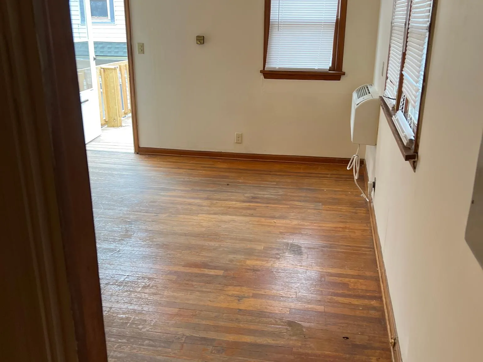 1139 S Market St — Photo 2