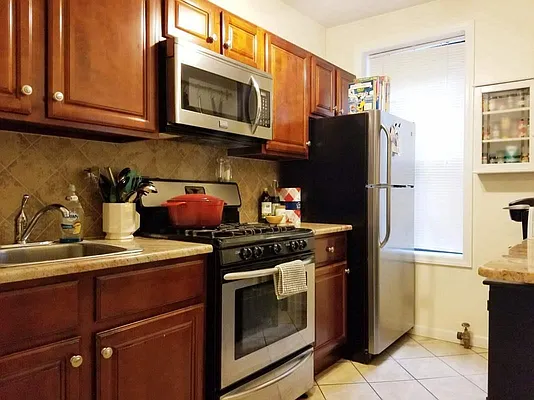 Rented by WIRE International Realty | media 10