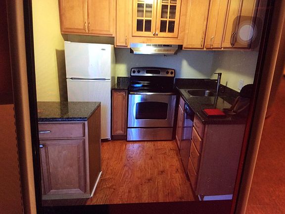 2nd image of 886 Woodside Ln E Unit 2