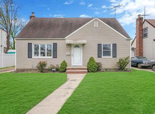 976 Clyde Rd, Baldwin, NY 11510