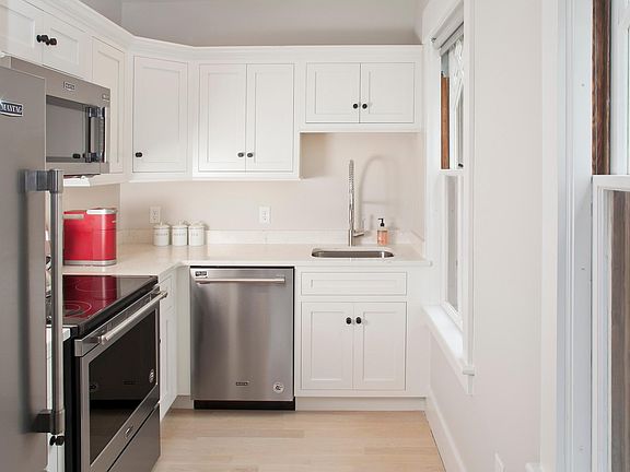 5th image of 397 Washington St #1
