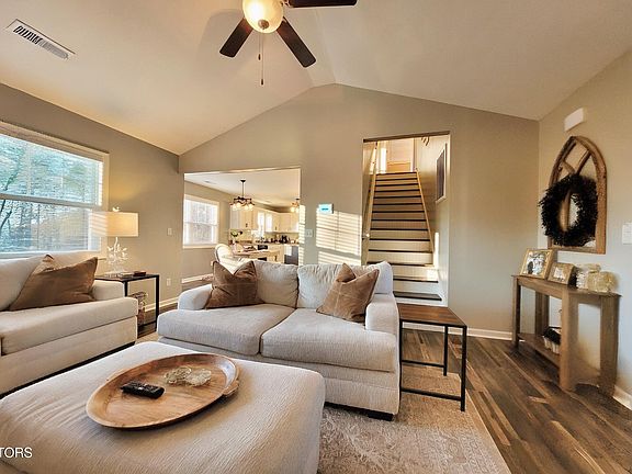 3rd image of 800 Lightfoot Way