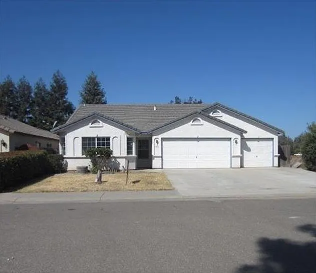 705 Danielle St photo 1
