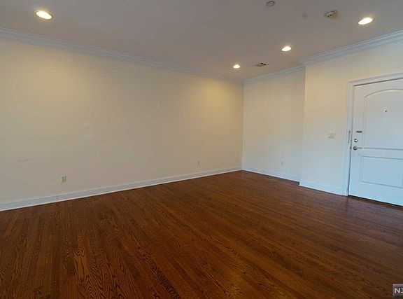 3rd image of 5 Tenakill Park Dr #306-3F