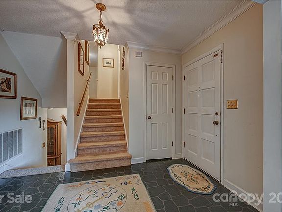 5th image of 2050 Linda St