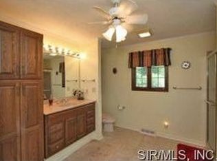 207 Chapel Dr, Collinsville, IL
