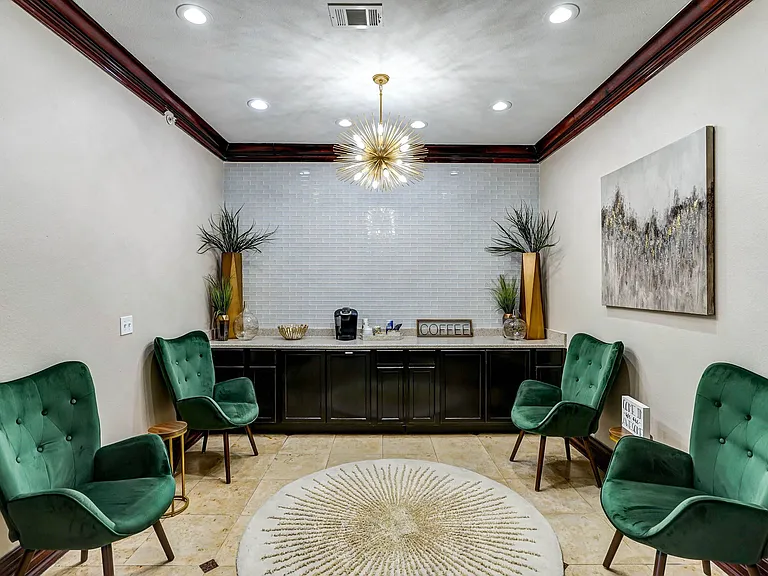 Montfort Place Apartments — Photo 9