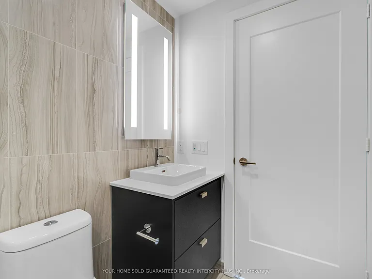 858 Dupont St #717 — Photo 28