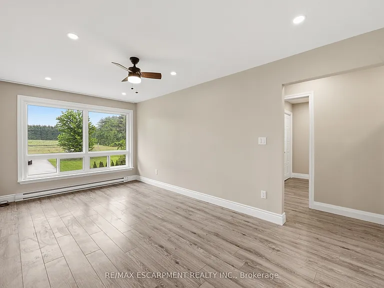 891 Centre Rd — Photo 18