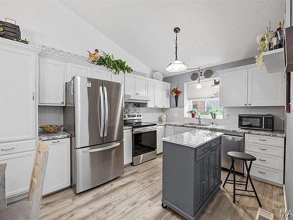 5th image of 70 Willowyck Ct